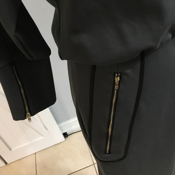 Keyingyi Medium Gray dress with a zipper pockets and cuffs - Picture 3 of 12